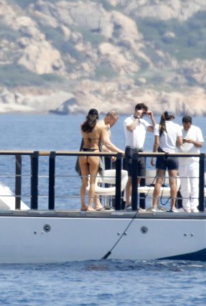 Irina Shayk - On a yacht with Leonardo DiCaprio and Edward Enninful in Sardagna