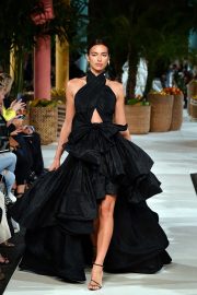Irina Shayk - Oscar de la Renta Runway Show - New York Fashion Week