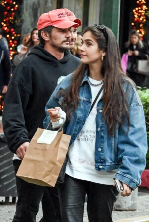Isabel Pakzad - Shopping candids in Athens - Greece