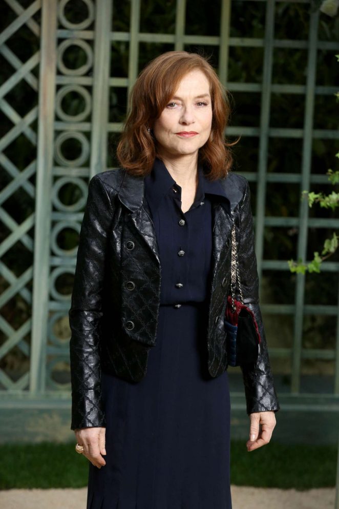 Isabelle Huppert - Chanel Haute Couture SS 2018 Show in Paris