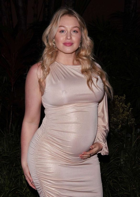 Iskra Lawrence - Arrives at Golden Globes Pre Party in Beverly Hills