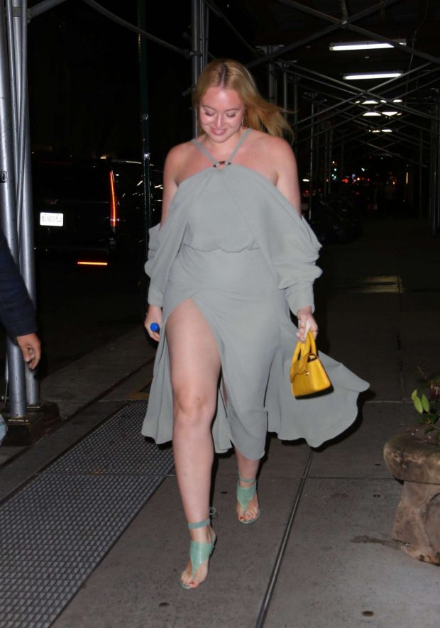 Iskra Lawrence - Arriving to her hotel in NYC