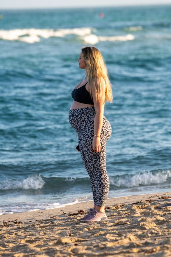 Iskra Lawrence - Shows off her baby bump in Miami Beach