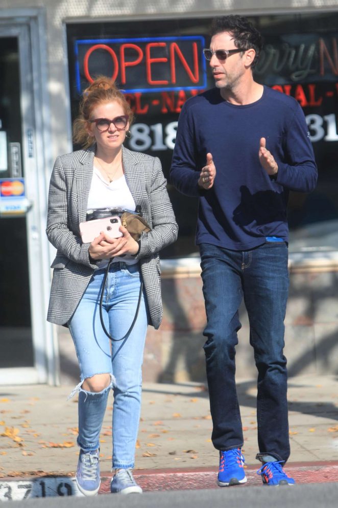 Isla Fisher and Sacha Cohen - Out for lunch in Los Angeles
