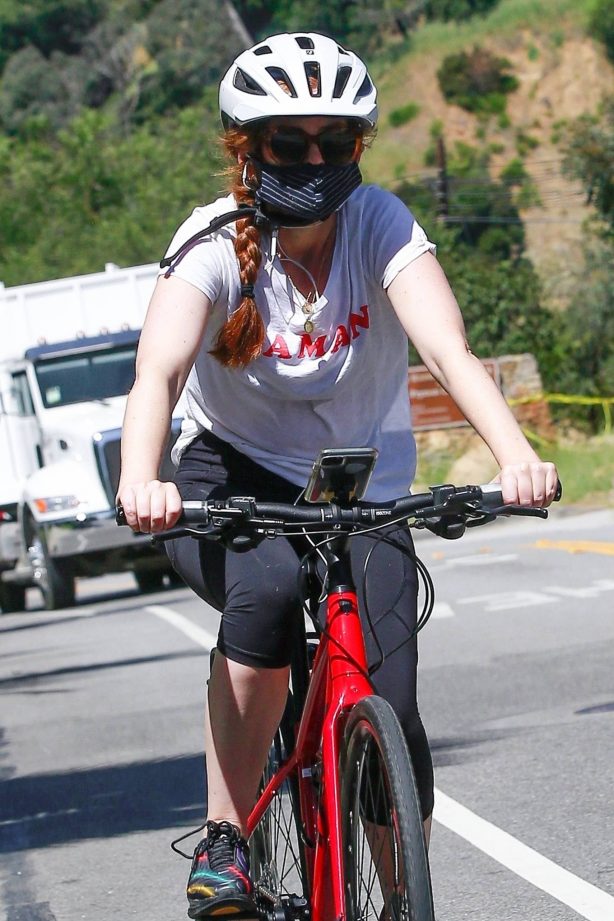 Isla Fisher - Covers herself with a protective face mask out for a bike ride in Los Angeles