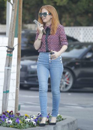 Isla Fisher in Jeans - Out in Beverly Hills
