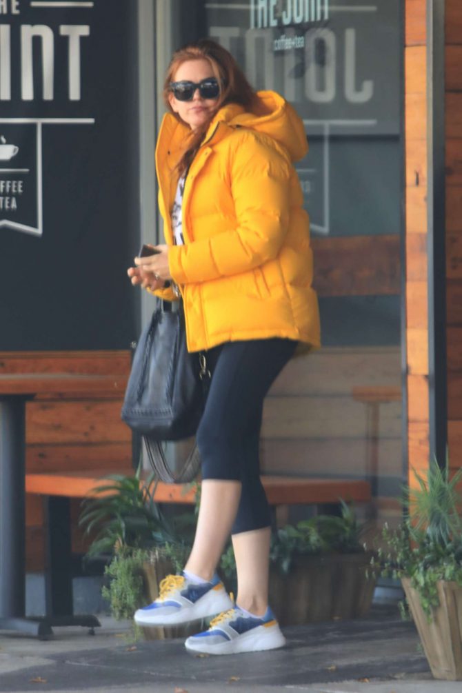 Isla Fisher - Leaving a restaurant in Studio City