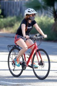 Isla Fisher - Out for a bike ride in Los Angeles