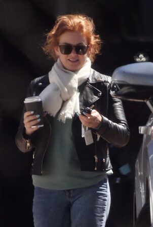 Isla Fisher - Out for a coffee in Perth - Western Australia