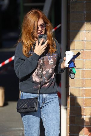 Isla Fisher - Picking up coffee in Sydney
