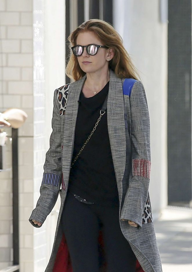 Isla Fisher - Shopping in Los Angeles