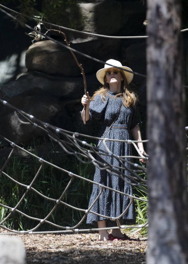 Isla Fisher - Spotted at Dickson reserve in Sydney
