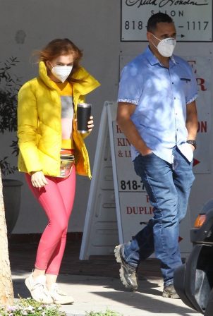 Isla Fisher - Spotted with her bodyguard in Studio City