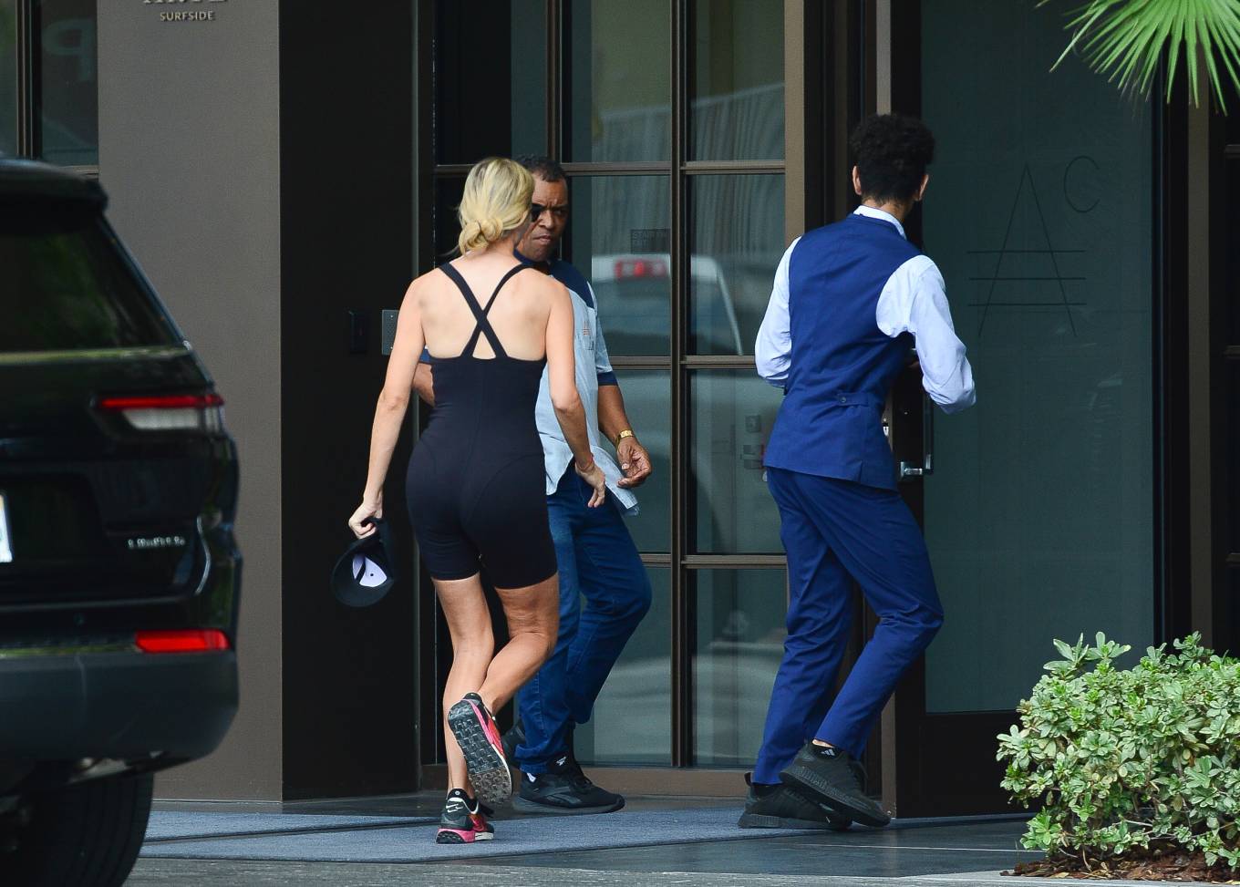 Ivanka Trump 2023 : Ivanka Trump – In mini dress arriving at her Miami apartment-01