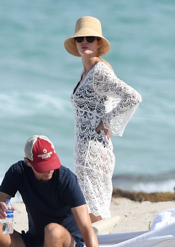 Ivanka Trump - Seen at the beach in Miami