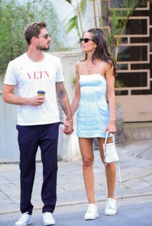 Izabel Goulart - Seen with her fiance Kevin Trapp on the streets of São Paulo