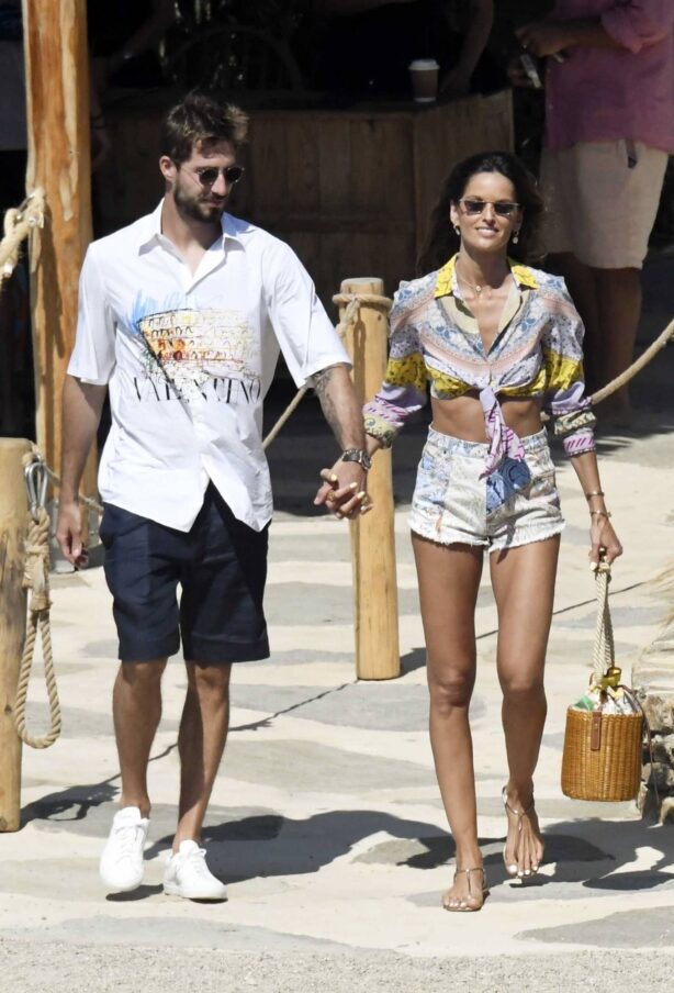Izabel Goulart - With Kevin Trapp on vacation in Mykonos