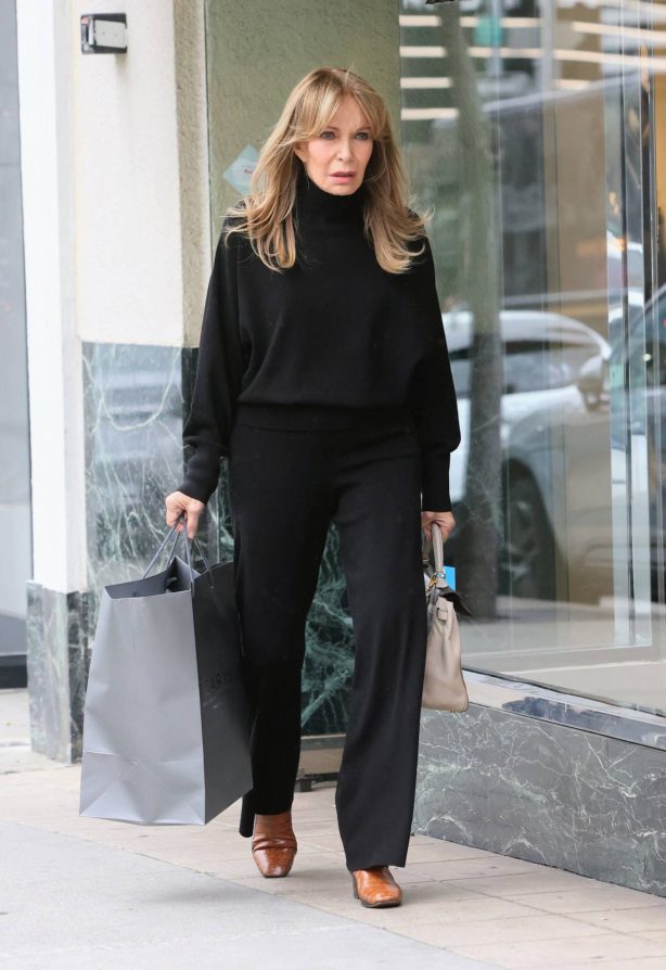 Jaclyn Smith - Seen on a holiday shopping