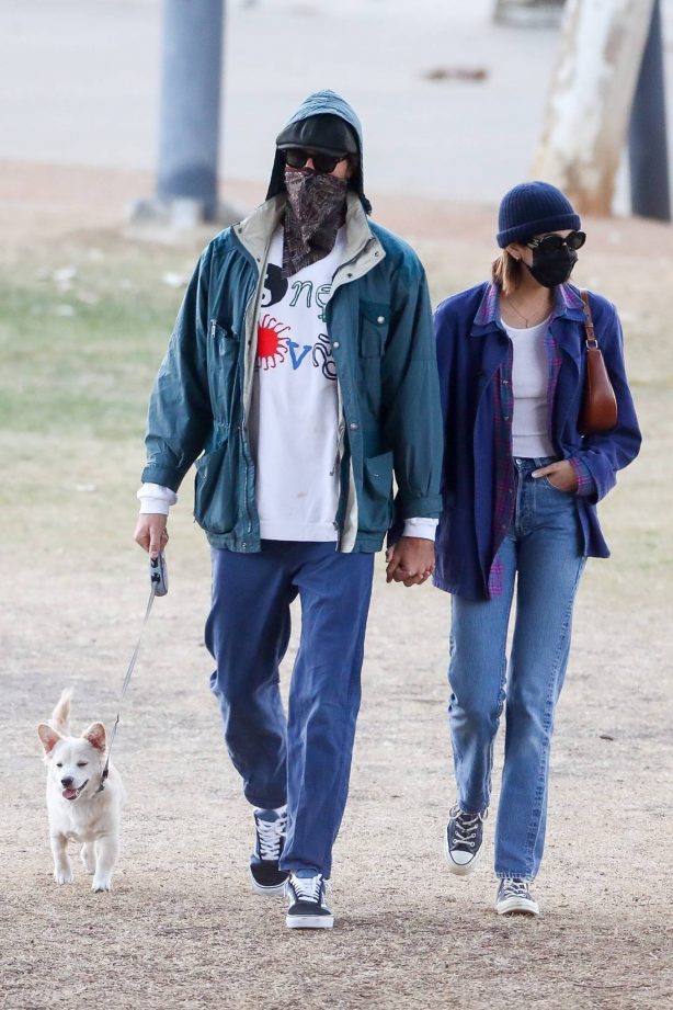 Jacob Elordi and Kaia Gerber - hold hands in a park in Los Angeles