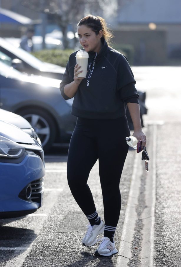 Jacqueline Jossa - Arriving back from Manchester after a photoshoot in Essex