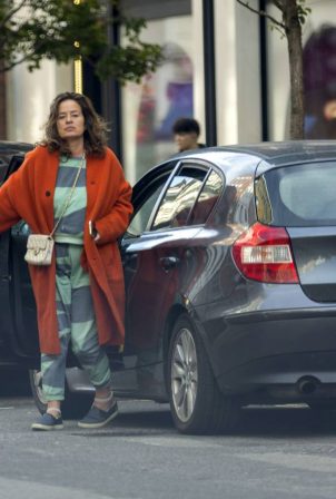 Jade Jagger - Steps out in Central London