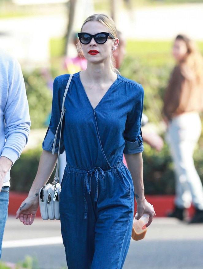 Jaime King - Coldwater Canyon Park in Beverly Hills