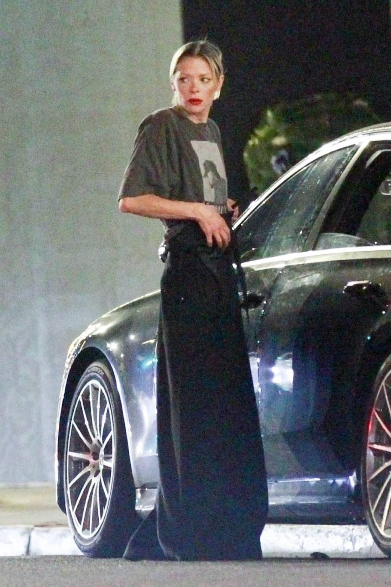 Jaime King 2022 : Jaime King – Pictured after an Art event in Beverly Hills-01