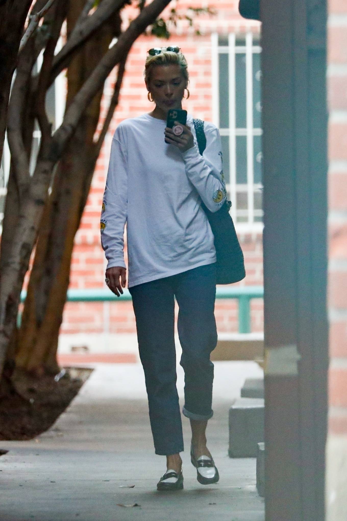 Jamie King - Takes a phone call as she walks through Beverly Hills