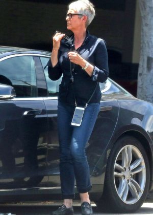 Jamie Lee Curtis - In Jeans Out And About In Beverly Hills