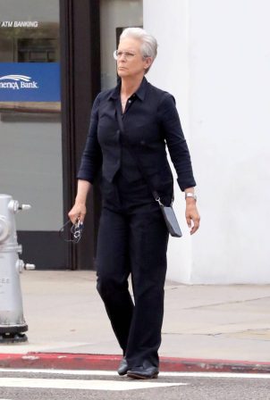 Jamie Lee Curtis - Is spotted out and about in Los Angeles