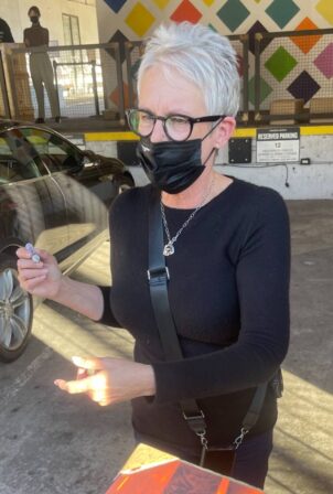 Jamie Lee Curtis - Signs for fans in Los Angeles