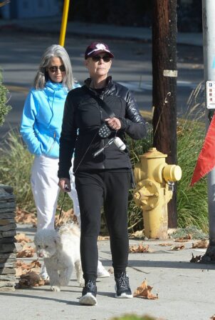 Jamie Lee Curtis - Takes her dog for a walkin Los Angeles