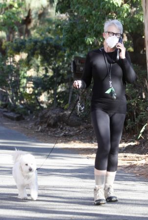 Jamie Lee Curtis - Walks her adopted pooch Runi in Santa Monica