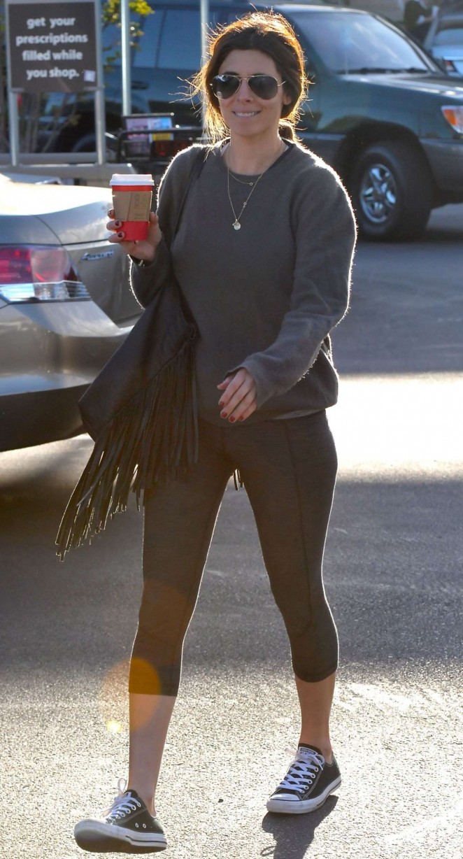 Jamie-Lynn Sigler in Tights Shopping at The Pavilion in Beverly Hills