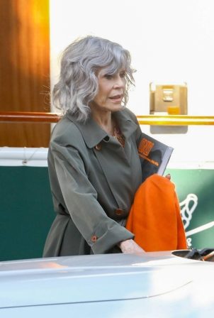 Jane Fonda - Steps out with friends for a Valentine's lunch in Los Angeles
