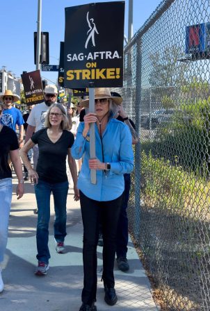 Jane Fonda - With Lily Tomlin and Sarah Silverman during the SAG-AFTRA WGA Strike in LA