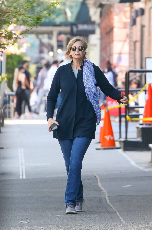 Jane Lynch - Out in New York