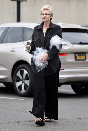 Jane Lynch - Picking up her dry cleaning in Montecito