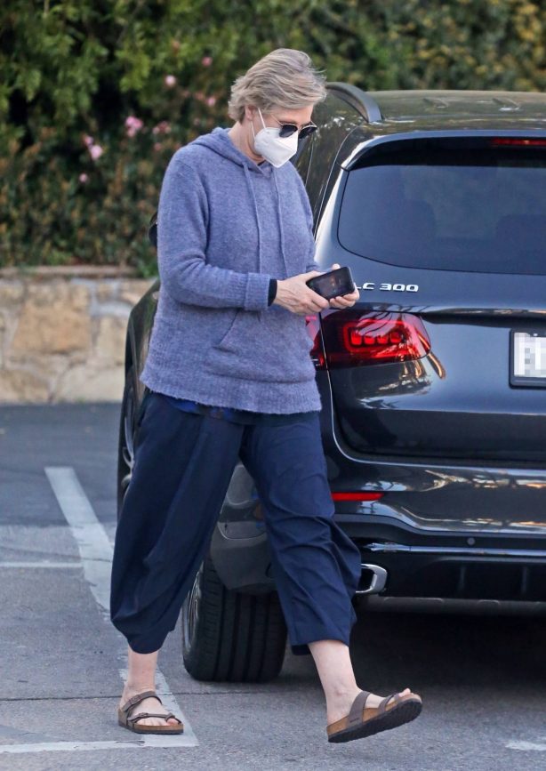 Jane Lynch - Running errands in Los Angeles