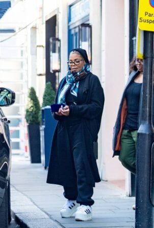 Janet Jackson - Seen visiting a pawn shop in London