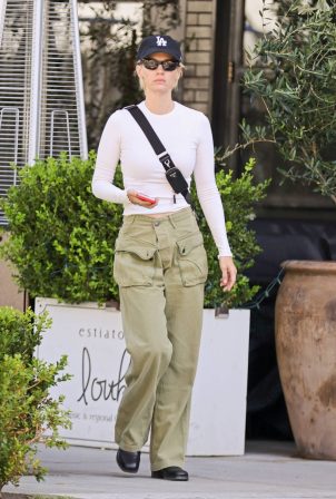 January Jones - Seen while picking up a wedding dress for her sister in Beverly Hills