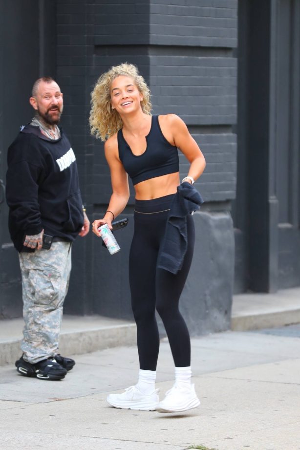 Jasmine Sanders - On a workout at Dog Pound in New York