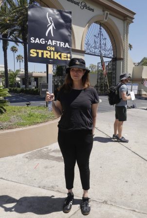 Jeanne Tripplehorn - SAG-AFTRA and WGA Strike outside Paramount Studios in Hollywood