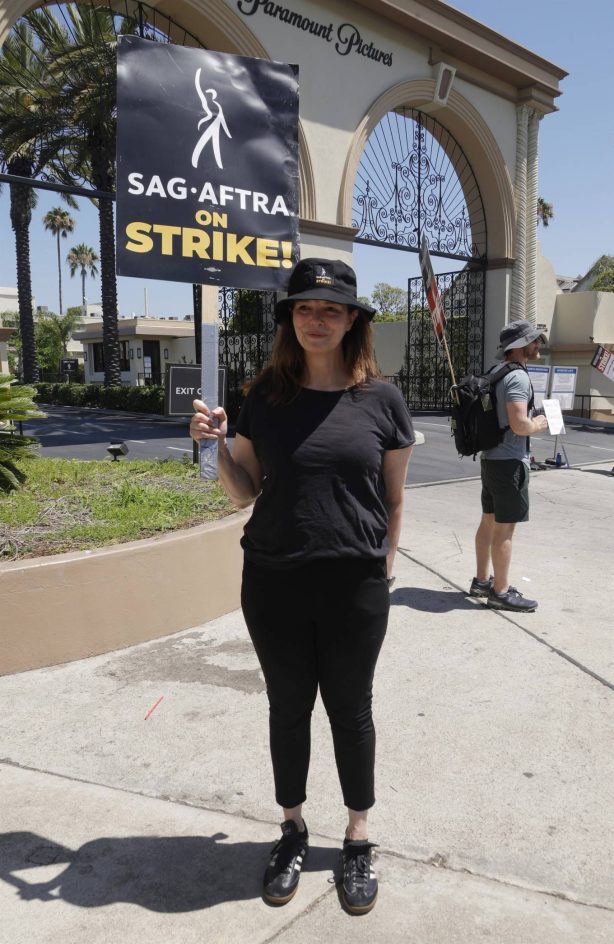 Jeanne Tripplehorn - SAG-AFTRA and WGA Strike outside Paramount Studios in Hollywood