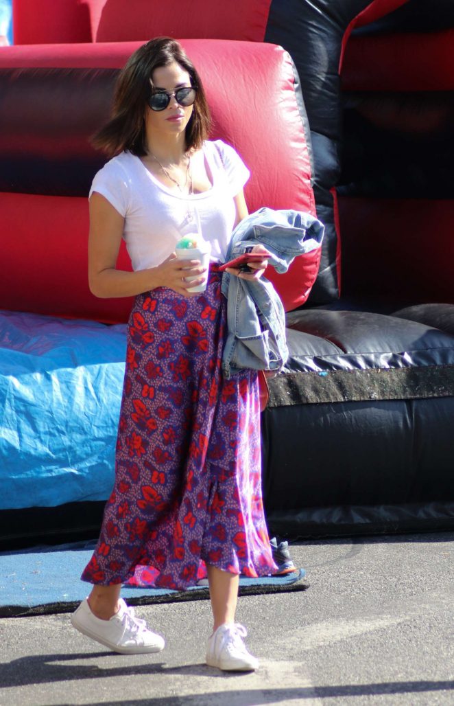 Jenna Dewan at Farmer's Market in Los Angeles