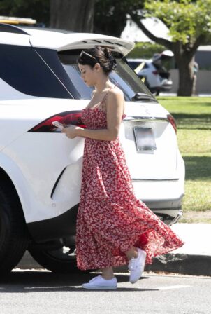 Jenna Dewan - Gets a parking ticket at a park in Los Angeles