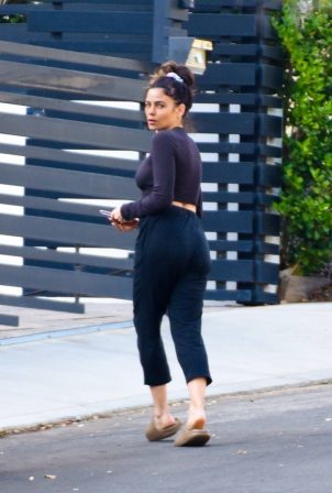 Jenna Dewan - Look relaxed while out for a stroll in Los Angeles