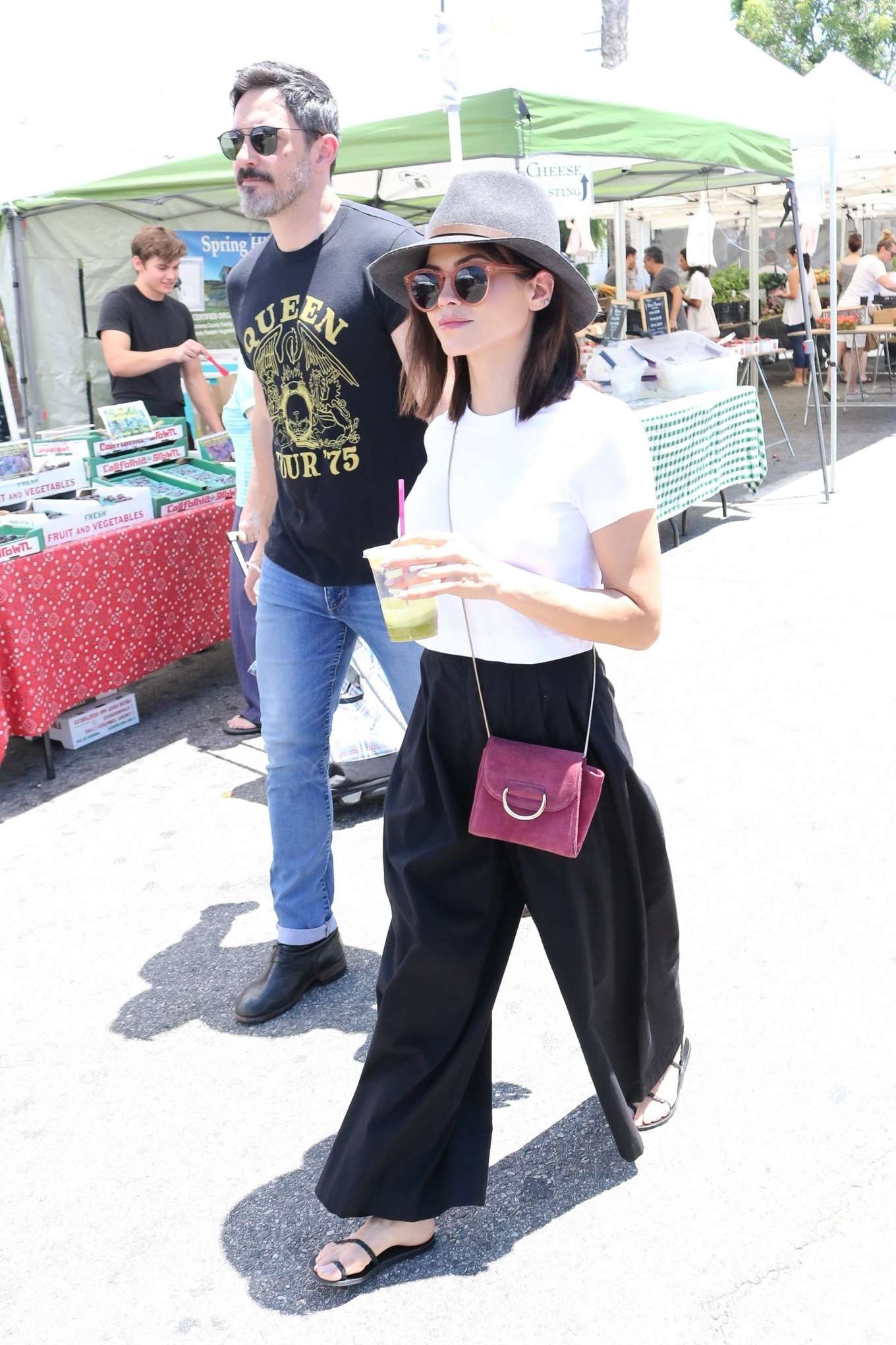 Jenna Dewan â€“ Shopping at a Farmerâ€™s Market in Studio City