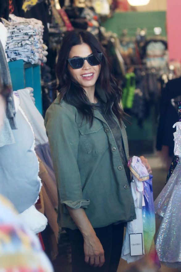 Jenna Dewan - Shopping in Beverly Hills