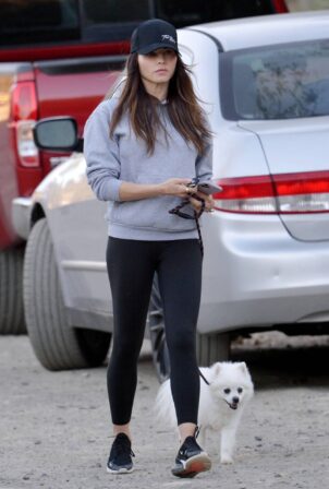 Jenna Dewan - Takes her mini white Japanese spitz Meeka for a hike in the Santa Monica